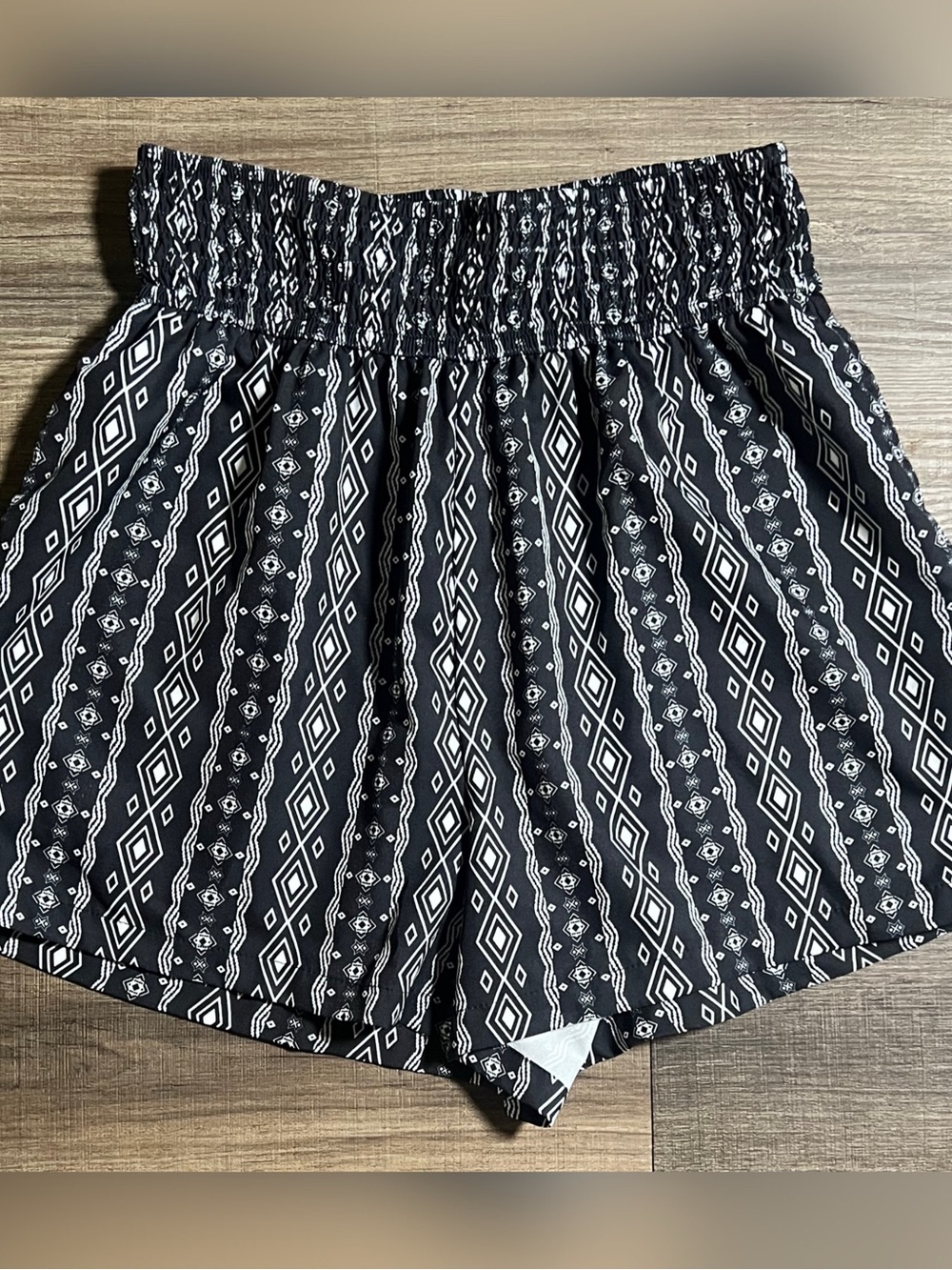 EMERY ROSE Stretch Waist Pull-On Tribal Pattern Shorts